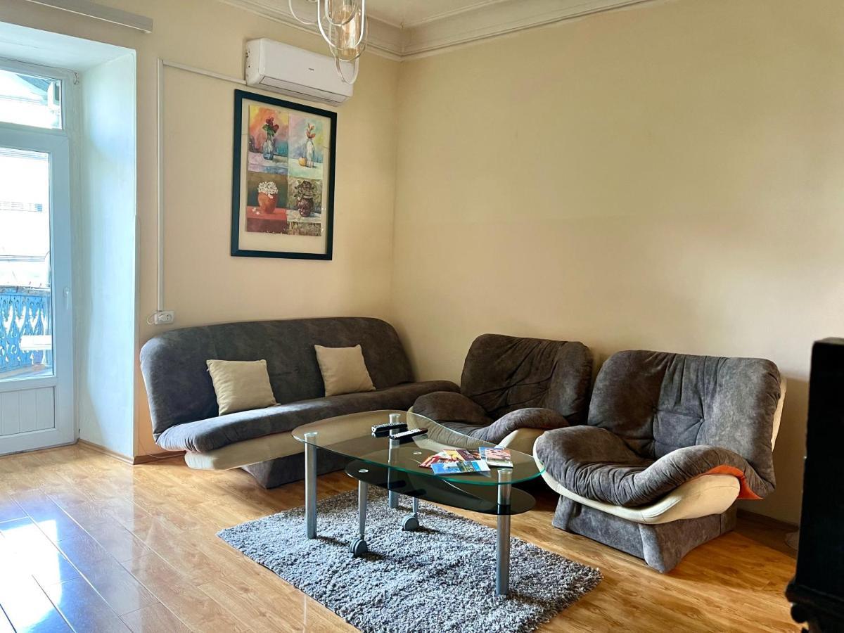 Apartment in Old Tbilisi Orbeliani Square Bagian luar foto
