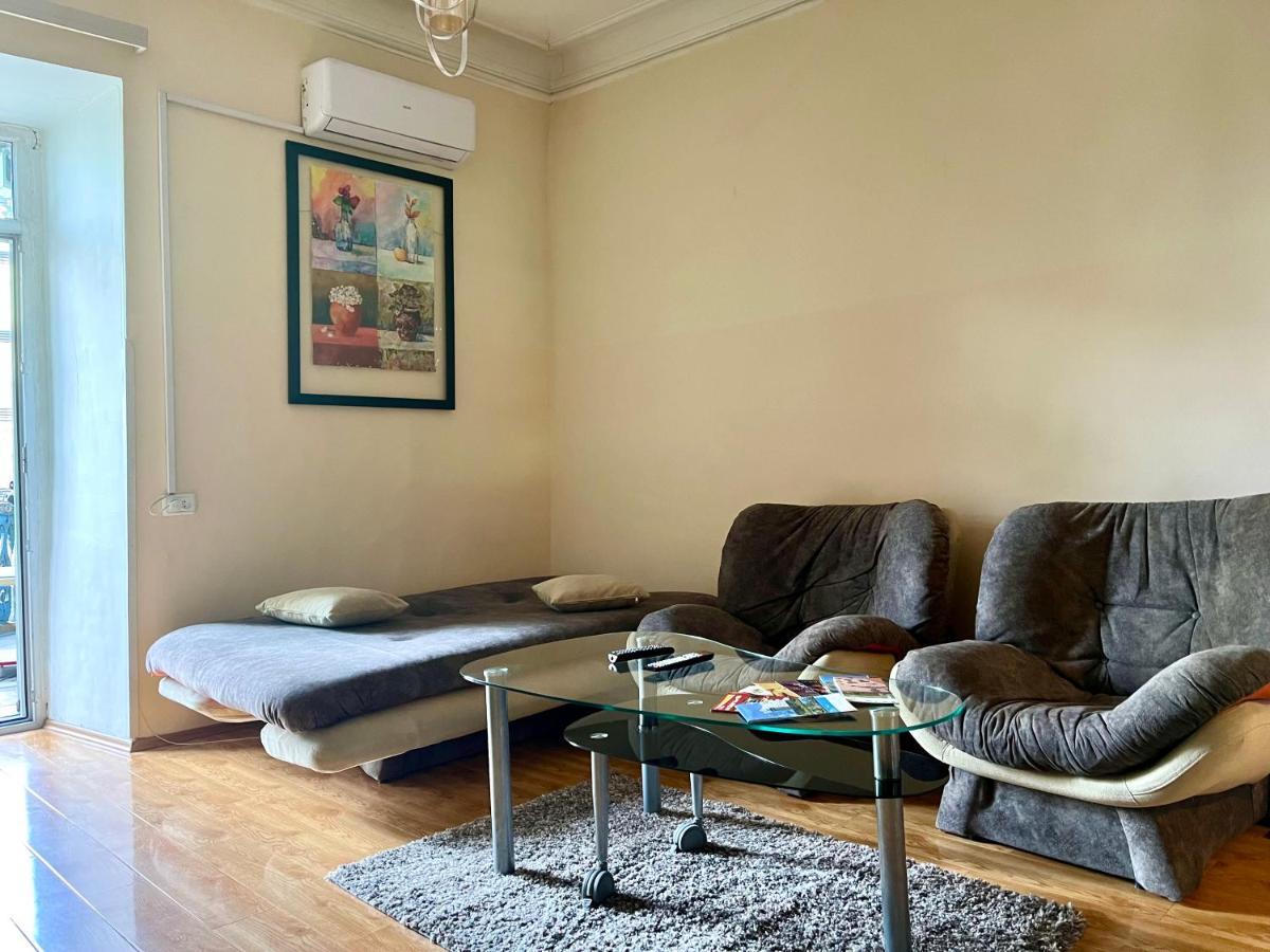 Apartment in Old Tbilisi Orbeliani Square Bagian luar foto