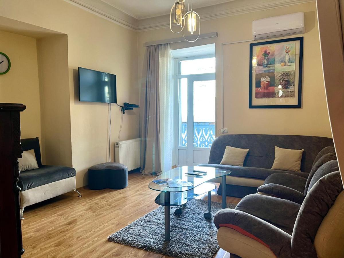 Apartment in Old Tbilisi Orbeliani Square Bagian luar foto