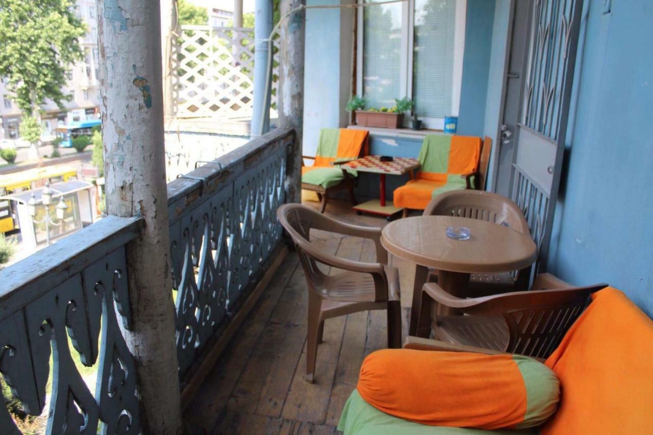 Apartment in Old Tbilisi Orbeliani Square Bagian luar foto